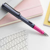 قلم حبر لامي 0D7 Safari Pink Cliff (إصدار خاص)